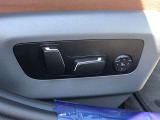 電動シートはメモリー機能を備えており、シートおよびドア・ミラーの位置を記憶することができます。