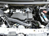 普段はあまり見ないエンジンルーム内も清潔に保ちたいですよね。