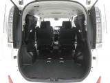【シートアレンジ可能】ゆとりあるワイドな車内空間は、ドライブを始め買い物やレジャーなど、幅広く活躍します。一人でもみんなとでもお出かけを楽しみましょう!