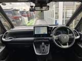 【運転席・インパネまわり】ハンドル・シート・フロアーなど隅々までプロによるクリーニング済み☆彡キレイな車内でドライブが一層快適にお楽しみいただけます!!
