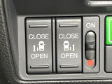 【両側パワースライドドア】スマートキーや運転席のスイッチで後席両側スライドドアの開閉が可能♪電動だから力を入れてドアを開ける必要が無く、小さなお子様でも簡単に開け閉めでき快適です♪