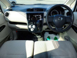 オシャレなインテリアで運転する気分も盛り上がりますよね^^