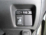 ステアリングスイッチは前方から目を離すことなく操作することが可能。わき見運転の防止に。