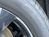 タイヤサイズは235/55R15