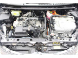 エンジンルームの樹脂部分は丁寧に磨いてツヤをだしています。当社の中古車のエンジンルームクリーニングはとても自信があります★