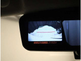 バックモニターで狭い場所や車庫入れもスイスイ、ラクラク! ですが、目視は忘れずにお願いします!
