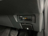 【ETC2.0】従来の料金決済機能に加え、最大1,000km先までの広域交通情報に基づく渋滞回避支援や、一部区間(圏央道など)での料金割引を受けられます。