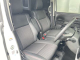 運転席からの視界もよくどなたがお乗りになられても運転しやすい車両になっていますよ