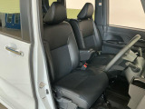 【運転席・助手席】内装ルームクリーニング済みです。しっかり綺麗にしていますので、是非、お確かめください。車に自信があるからこそ、是非一度ご来店頂き内外装も見てもらえると幸いです。