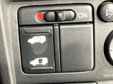 【パワースライドドア】スマートキーや運転席のスイッチでスライドドアの開閉が可能♪電動だから力を入れてドアを開ける必要が無く、小さいお子様でも、重い荷物を持っている時もラクに開け閉めできます♪