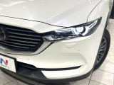【LEDヘッドライト】悪天候や夜間走行時も良好な視界を確保し安心して運転できる高輝度LEDヘッドライトを装備!点灯速度が早く、消費電力も抑えられています。