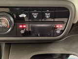 運転席と助手席にはシートヒーターが付いています☆寒い時期に腰周りを温めてくれるので体全体が温まりやすいのは勿論、暖房と違い顔に風が当たらないので、乾燥肌やドライアイの方でも大丈夫☆