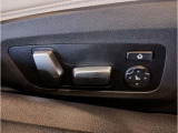 【コックピットシート】BMW車の主役席。車体中央にくる様に配置し車両重心とが一致する事でドライバーと車との一体感あるドライビングを実現。人間工学に基づき形成した形状が長時間のドライブ疲労も軽減します!