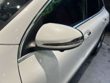 視認性が高い純正ミラーを採用しております。安全に運転が出来る様、一つ一つの部品に拘っているのがメルセデス・ベンツです。