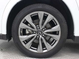 225/50R18ランフラットタイヤ&アルミホイールを装着しています。
