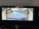 前後左右4つのカメラで、上から見たような映像をお届け、駐車時も安心、アラウンドビューモニター付(肉眼では確認し辛い左前の映像に切り替えることも可能です)。