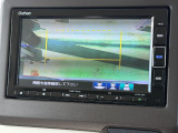 後退時に車両の進行方向のガイド線を表示してくれます!便利な機能ですが後方確認の目視もお忘れなく!