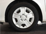 ◆純正ホイール装着車◆シンプルなデザインのホイールキャップ付きです。