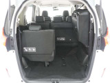 ◆サードシートは跳ね上げ式で、使用しない場合は荷室の拡大ができます。さらに広々なラゲッジスペースの出来上がりです!
