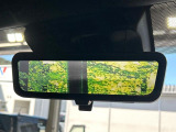 【デジタルインナーミラー】後席の大きな荷物や同乗者で後方が確認しづらい時でも安心!カメラが撮影した車両後方の映像をルームミラー内に表示。クリアな視界で状況の確認が可能です!