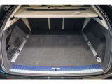 Floor mats with leather piping and double stitching