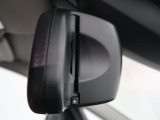 【ルームミラー一体型ETC】BMWといえばルームミラー一体型のETC。ドライバーから差し込めるかたちになっておりますので、差し忘れの際も慌てずにご利用いただけます。