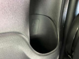 後部座席ドアにもドリンクホルダー装備☆