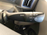 ☆オートライト機能☆車外の明るさに応じて自動的でヘッドランプを点灯および消灯します。夕暮れ時やトンネルなどで便利です!