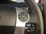 【ステアリングスイッチ】右です。ステアリングから手を離さず、運転に集中したまま手元でマルチインフォメーションディスプレイ内の表示切替などができます。