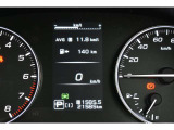 メーター中央にはカラー液晶画面が備えられ、車のインフォメーションを簡単に把握できます。