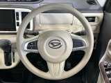 インテリアに合わせたデザインのステアリングは、運転される方のことも考え、運転しやすい形状、大きさです。是非一度、実際に触ってお確かめください。