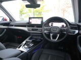 内装はシンプルに使い勝手を考え作られています。お車を運転する感覚をダイレクトに体感して頂けます。室内も広くロングドライブにも快適にお過ごしいただけます。