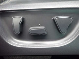 パワーシート搭載。微妙な調整が手軽にでき、ピッタリのポジションで運転することが可能です。