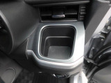 【カップホルダー】エアコン吹き出し口下部に設置されていますので使いやすさバッチリ!運転席から手の届くちょうどの位置です!