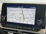 【日産メーカー純正のコネクト大画面ナビゲーション!】遠くへのお出かけする際の心強い味方です!自車位置の確認はもちろん、Bluetooth接続や機能も充実。大きな画面で各操作もしやすく安心です。
