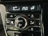 【オートエアコン】AUTOボタンを押してお好みの温度を設定!快適な室温でドライブをお楽しみいただけます♪