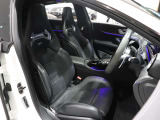 視野角の広い鮮明な画像で駐車をサポートしてくれる、パーキングアシストリアビューカメラがあるので、狭い場所での駐車も楽々!