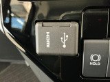 【USB接続端子&HDMI端子】オーディオとの連携でスマホやiPod等の音声を!HDMI接続ではスマホの画面をディスプレイにミラーリング!いつものコンテンツを車内でもお楽しみいただけます♪