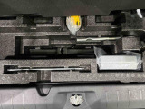 ラゲージ下にはジャッキや工具、パンク修理キットが収納してあります