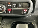 運転席/助手席シートヒーターで寒い日もすぐに温かくなり快適に過ごせます。2段階の温度調整が可能です