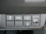 急カーブしたときの車の横滑りを防止してくれたり、障害物を検知すると音で教えてくれたり、普段運転していて安心できる装備も充実しています!