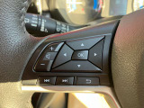 ステアリングスイッチ付きのハンドル!運転に支障をきたすことなくナビ操作が可能です!!