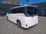 LEDテールライトです。省電力、高輝度のLEDは明るく照らすので夜間運転時の視認性を高めます。スタイリッシュな見た目で細かいところもこだわりたいあなたに!