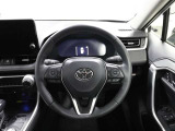 各操作スイッチなどもハンドルから手を放すことなく操作可能で安全運転に支援いたします!