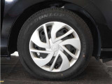 ◆純正ホイール装着車◆シンプルなデザインのホイールキャップ付きです。