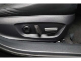 運転席はパワーシート搭載。微妙な調整が手軽にでき、ピッタリのポジションで運転することが可能です。