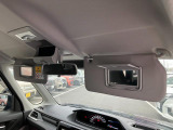 運転席と助手席にはミラー付きサンバイザーを装備♪