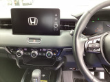 スマートフォンなどの充電に便利なUSBジャック。運転席からも助手席からも使いやすいです。