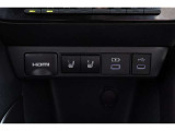 フロントシート用シートヒータースイッチとディスプレーオーディオとの接続USB及びHDMIソケットになります!携帯の充電などに役立つUSBソケットとアクセサリー電源も付いてます!