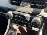 前席にシートヒーターございます。寒い日の運転を快適にしてくれます★冷え性や腰痛の緩和、疲労軽減にも役立ちます!